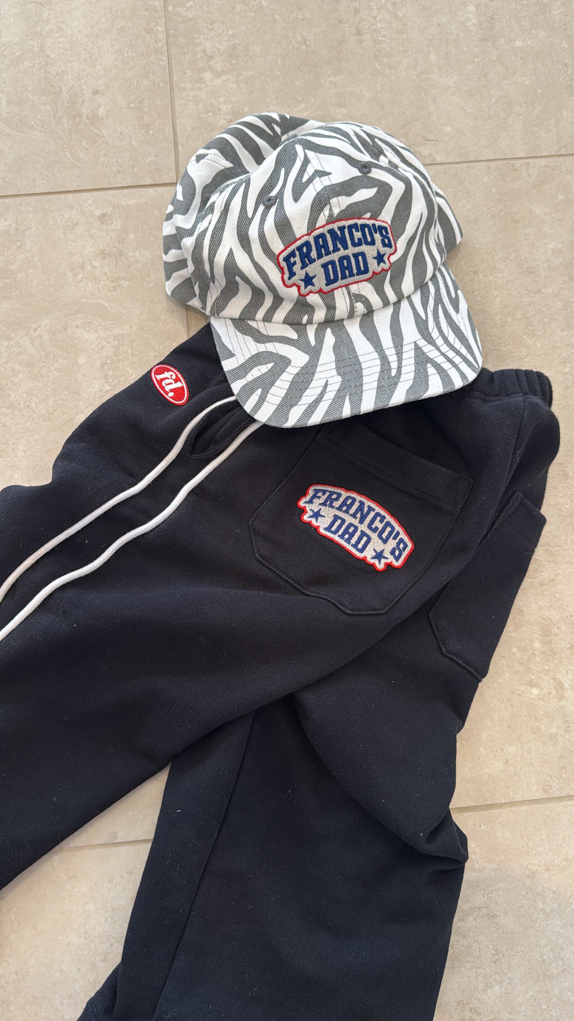 Essential track black