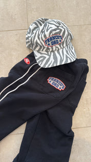 Essential track black